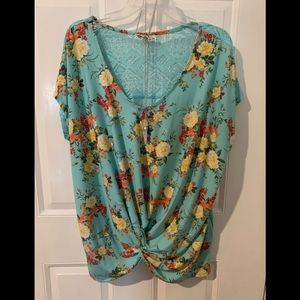 Turquoise floral top with a beautiful crystal necklace. Size 2X Brand New